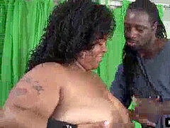 Belle grosse femme bgf, Noire, Sucer une bite, Rondelette, Noir ébène, Grosse, Tatouage