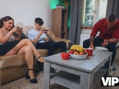 Brunetka, Podvádění, Táta, Přítelkyně, Hd, Ječení, Vyholené, Kozičky