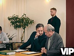 Tette grandi, Brunetta, Cazzo vecchio, Cieca, Hd, Matura