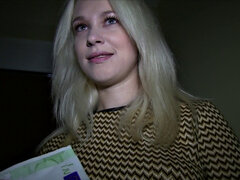 Avsugning, Sperma shot, Långt ner i halsen, Handjobb, Utomhus, Pov, Rysk, Bröstknull