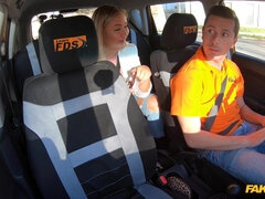 Amatööri, Blondi, Suihinotto, Ruskeahiuksinen, Farkut, Suudella, Ulkona, Tissit