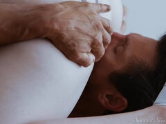 Americkej, Veľké péro, Veľké kozy, Prsnatá, Výprask, Prirodzené prsia, Natvrdo, Tetovanie