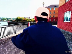 Gros seins, Collège université, Mère que j'aimerais baiser, Monstre, Public, Réalité, Serré, Nénés