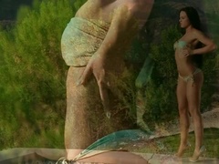 お尻, デカパイ, ビキニ, ヒール, ピアス, プール, タトゥー, ヒモパン