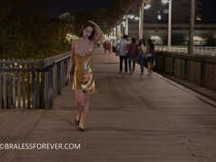 Gros cul, Gros seins, Blonde, Sucer une bite, Lingerie, Public