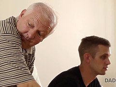 Attrapée, Papa, Doigter, Grandpère, Talons, Léchez, Masturbation, Chatte