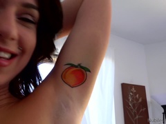 Szőke, Cumizás, Kőkemény, Sarokkal való, Mellbimbók, Nuni, Rövid haj, Vetkőzés