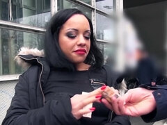 Amatør, Store bryster, Brunette