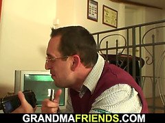 Gros cul, Gros seins, Brunette brune, Femme couguar, Mature, Mère que j'aimerais baiser, Réalité, Plan cul à trois