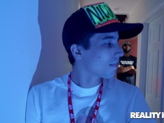 Duży tyłek, Duże cycki, Czarny, Kutas, Styl na pieska, Lizanie, Krótkie włosy, Nastolatki