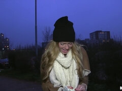 Nana, Blonde, Sucer une bite, Européenne, Hard, De plein air, Pov, Rousse roux