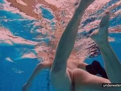 18, Hd, Naken, Rödhårig, Softcore, Sport, Tonåring, Under vattnet