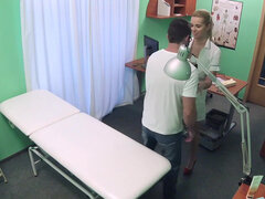 Amatør, Røv, Pik sutte, Slikning, Sygeplejerske, Kontor, Uniform, Snugkigger