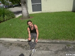 Pompino, Brunetta, Bus, Venire in bocca, Schizzo di sborra, Da dietro, Hardcore, Hd