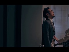 Asiatisk, Avsugning, Fötter, Underkläder, Kontor, Kort hår, Tatuering, Tonåring