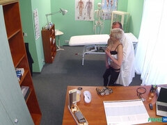 Nana, Sucer une bite, Médecin, Branlette thaïlandaise, Hard, Bureau, Chatte, Uniforme