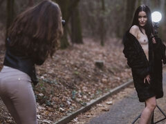 Μελαχροινή, Μαλακία με το δάχτυλο για γυναίκες, Φιλί, Λεσβία, Γλείψιμο, Φυσικά βυζιά, Κοκκαλιάρης, Απογύμνωση