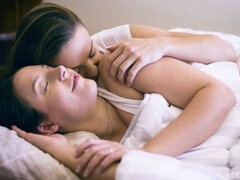 Store bryster, Pik sutte, Brunette, Hundestilling, Kysse, Mor jeg gerne vil kneppe, Naturlige bryster, Barberet