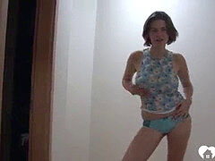 Amateur, Morena, Penetracion con dedos, Casero, Masturbación, Orgasmo, Afeitado, Adolescente