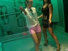 V oblečení, Tanec, Bábika, Medzirasové, Lesbické, Orgie, Softcore, Vlhká