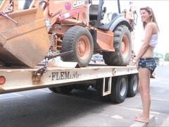 Podwójna penetracja, Sukienka, Obcasy, Masaż, Masturbacja, Publiczny, Squirting, Zabawki