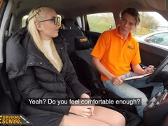 Szőke, Cumizás, Gépkocsi, Ondó fröcskölés, Természetes mellek, Nyilvános, Valóság, Tini