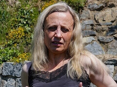 Blond, Masturbatie, Rijpe lesbienne, Moeder die ik wil neuken, Natuurlijke tieten, Buiten, Tieten likken, Speelgoed