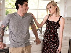 Stor stjärt, Stor kuk, Stora tuttar, Blondin, Avsugning, Handjobb, Slick, Onani