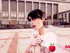 Amatéri, Auto, Striekanie semena, Nemecké, Okuliare, Drobunké, Na verejnosti, Tetovanie