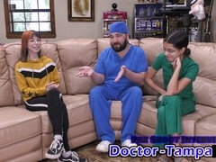 Américain, Derrière les coulisses, Médecin, Femme dominatrice, Gants, Latex, Chatte, Adolescente