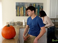 Blondýna, Kuřba, Dávení penisem, Poprvé, Hd, Masáž, Orgie, Sestra