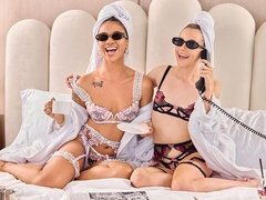 18, Prstni, Poljubljanje, Lezbijke, Naravne joške, Obrito, Odstranjevanje, Joške