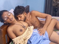 18 éves, Cumizás, Szájba élvezés, Ondó fröcskölés, Kézimunka, Indiai, Csókolózás, Orgazmus