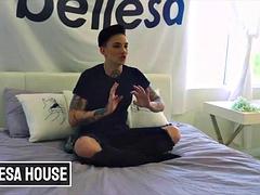 Grote mammen, Bruinharig, Seksspeelgoed, Hardcore, Gigantische dildo, Lesbisch, Tatoeage, Tieten likken