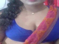 Tempting Indian amateur MILF hot cam sex show