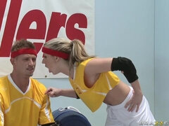 Iso perse, Iso kulli, Isot tissit, Blondi, Suihinotto, Takaapäin, Sali, Äiti jota haluaisin panna