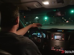 Tekintélyes didik, Gépkocsi, Csókolózás, Latin lány, Nyalás, Maszti, Természetes mellek, Valóság