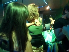 Blondi, Suudella, Itsetyydytys, Juhlat, Pillu, Ujo, Parinvaihto, Märkä