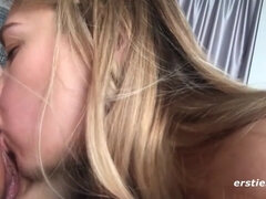 Babe, Blondine, Give finger, Tysk, Lesbisk, Slikning, Onani, Russisk