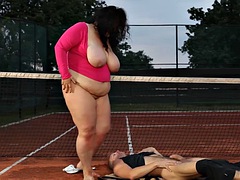 Extreme BBW pays by sitting on her tennis teachers face