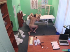 Culo, Estilo perrito, Penetracion con dedos, Lamidas, Enfermera, Oficina, Nalgadas, Voyeur