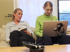 Blondine, Komme på ansigtet, Give finger, Kysse, Slikning, Mor jeg gerne vil kneppe, Kontor, Fisse