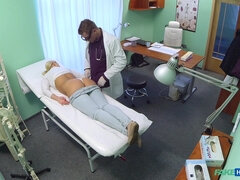 Leie, Grosse titten, Blondine, Blasen, Handjob, Krankenschwester, Büro, Uniform