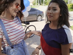 Μωρό, Μεγάλα βυζιά, Μελαχροινή, Βαθυ λαρυγγι, Ρουφώντας, Τρίο, Βυζιά