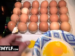 Pik sutte, Ældre lækkre kvinde, Onani, Mor jeg gerne vil kneppe, Pov, Skrige, Stedmor, Tatovering