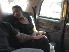 Amateur, Noire, Sucer une bite, Voiture, Couple, Gorge profonde, Interracial, De plein air