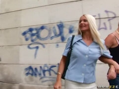 Stjärt mot mun, Stora tuttar, Avsugning, Doggystyle, Slick, Pov, Fitta, Tuttar