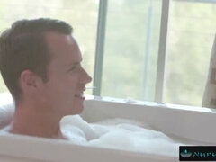 Tetas grandes, Garganta profunda, Interracial, Lamidas, Masaje, Masturbación, Pequeña, Ducha