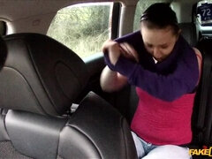 Sucer une bite, Voiture, En levrette, Doigter, De plein air, Pov, Chatte