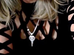 Bondage discipline sadomasochisme, Blond, Naakte man aangeklede vrouw, Dominante vrouw, Rijpe lesbienne, Portugees, Slaaf